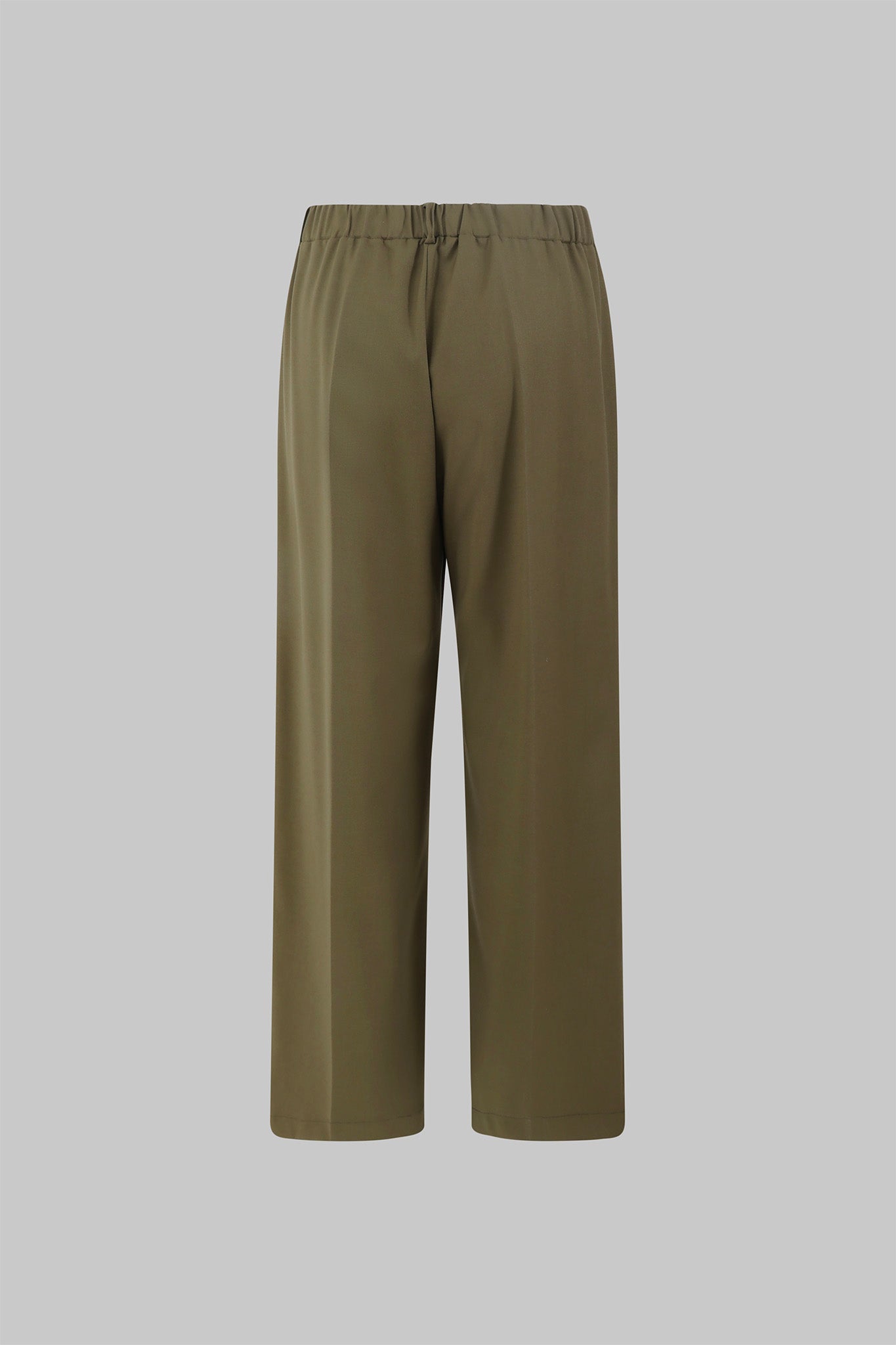 Pantalone ampio con pieghe davanti