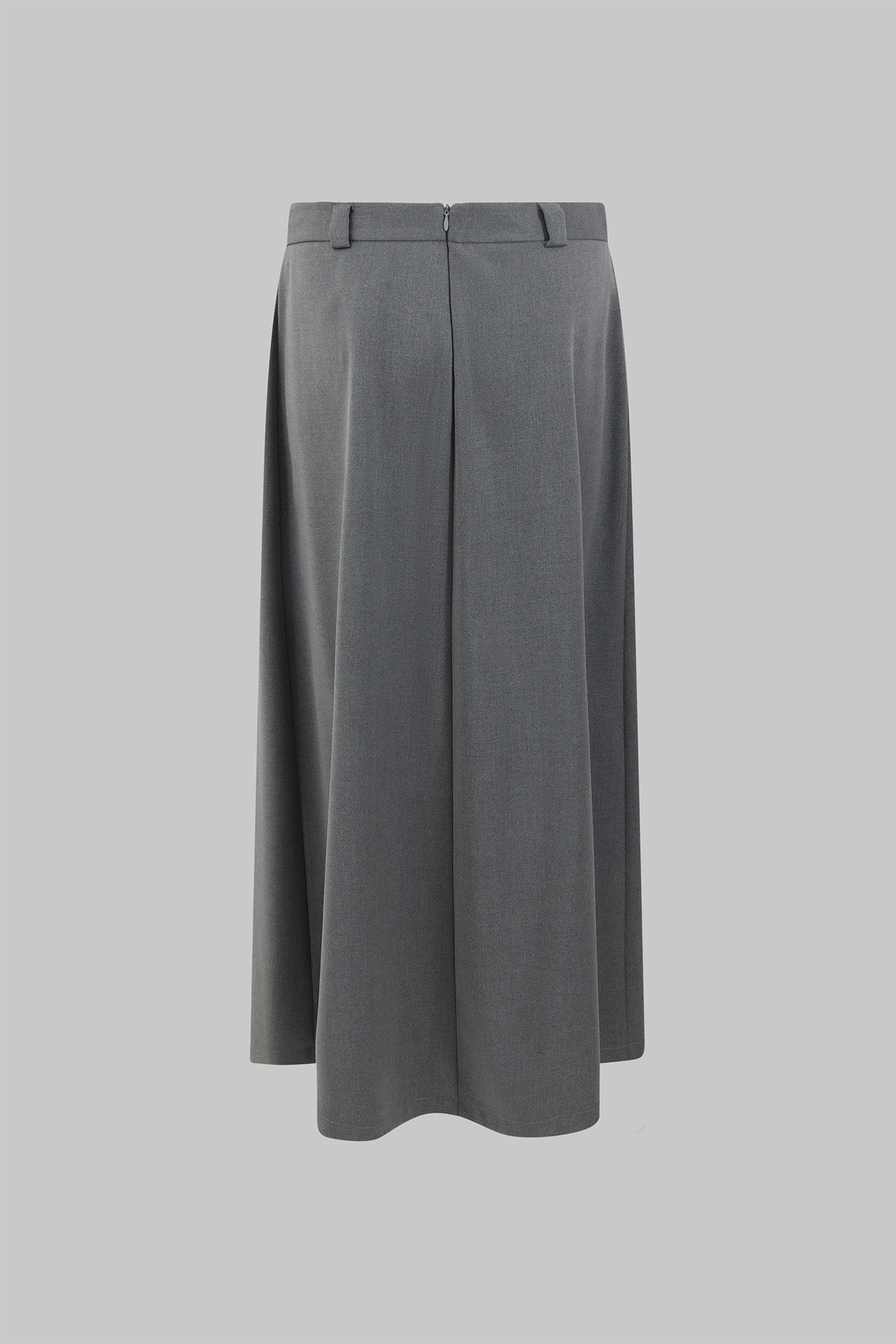 Skirt with pleats on one side