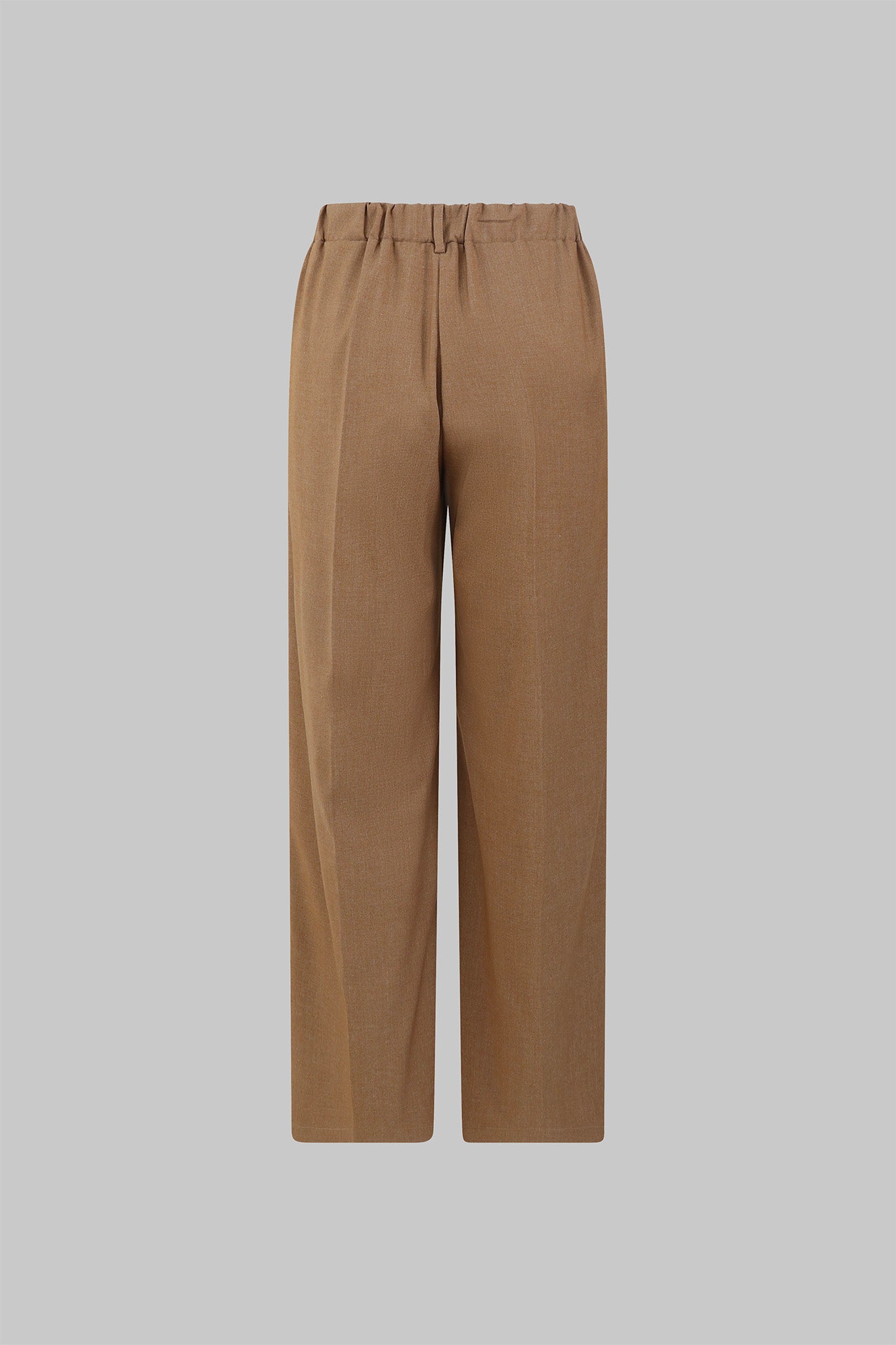 Pantalone ampio con pieghe davanti